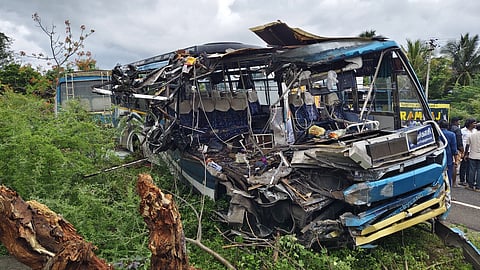 விபத்துக்குள்ளான பேருந்து