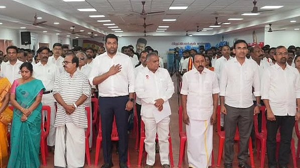 ”கூட்டணி குறித்து முடிவெடுக்க விஜய்க்கே முழுமையான அதிகாரம்” - தவெக கூட்டத்தில் தீர்மானம்!