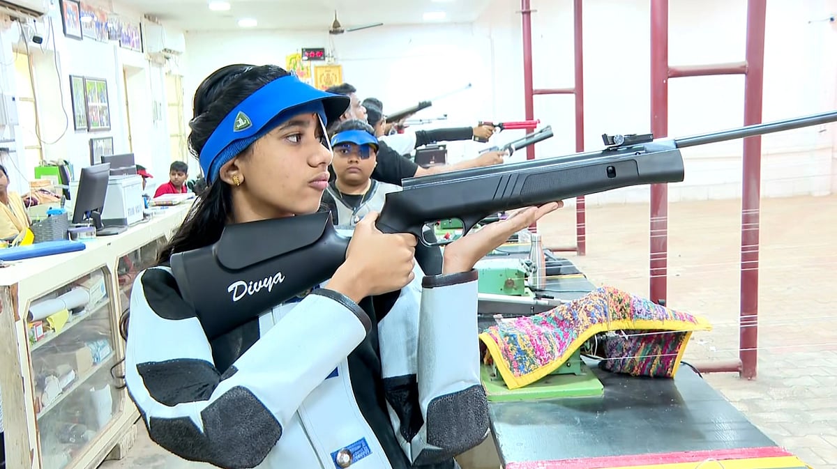 துப்பாக்கி சுடுதல் | தேசிய அளவில் இரட்டைத் தங்கம்.. நாட்டை திரும்பிப் பார்க்க வைத்த மதுரை மாணவி!!