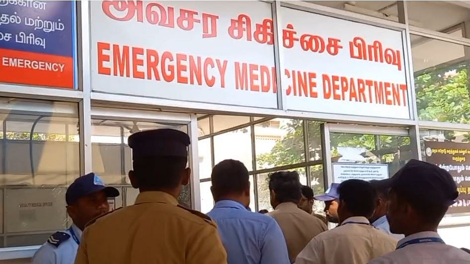 தவெக ஈரோடு பரப்புரை | உதவி காவல் ஆய்வாளர் மயக்கம்... மருத்துவமனையில் அனுமதி.!