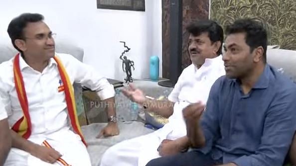 தவெக நிர்வாகிகளுடன் காங்கிரஸ் வேலுசாமி; பற்ற வைத்த பேச்சுகள்! மீண்டும் பேசுபொருளாகும் கூட்டணி கணக்கு