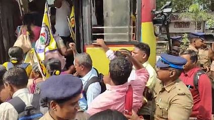 ஆசிரியர்கள் போராட்டம்