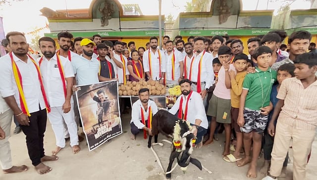 ஜனநாயகன் வெற்றிபெறவேண்டும் என தவெகவினர் பூஜை