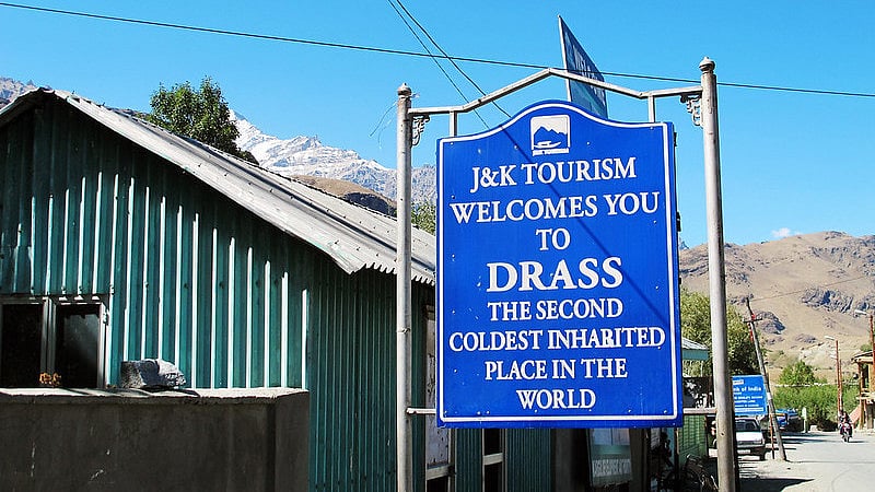 லடாக்கின் நுழைவு வாயில் 'டிராஸ்'.. குளிர்காலத்தில் சுற்றுலாவாசிகளை
ஈர்க்கும் 3 பகுதிகள்!