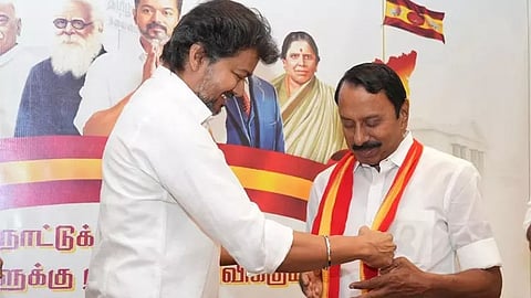 விஜய் - செங்கோட்டையன்