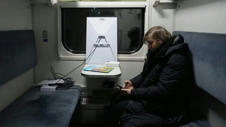 உக்ரைன் | எரிசக்தி நிலையங்கள் மீது ரஷ்யா தாக்குதல்.. குளிரில் வாடும் பொதுமக்கள் ரயில்களில் தஞ்சம்!