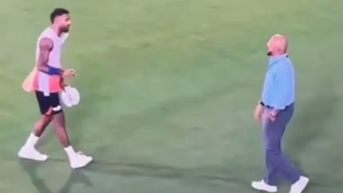 மைதானத்திலேயே காரசார வாதம்.. ஹர்திக் பாண்டியா vs முரளி கார்த்திக் மோதலா? Viral Video