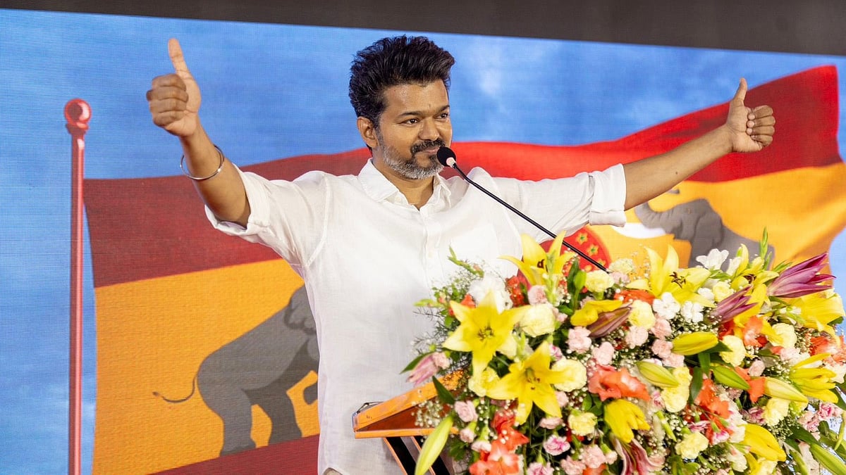 தொடங்கியது தவெக செயல்வீரர்கள் கூட்டம்., விசிலடித்து விஜயை வரவேற்ற நிர்வாகிகள்.!