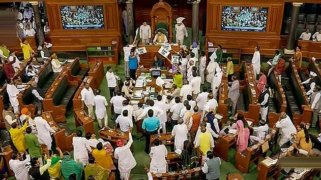 மத்திய பட்ஜெட் தாக்கல்.. அமளியில் ஈடுபட்ட எதிர்க்கட்சிகள்.. நாடாளுமன்றம் ஒத்திவைப்பு!