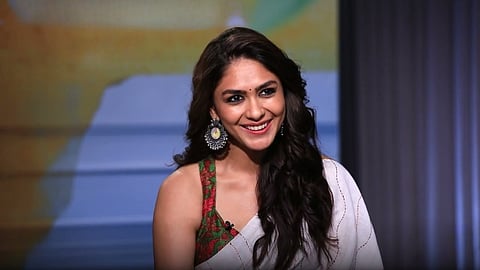 Sometimes its difficult to accept love says ​​Mrunal Thakur