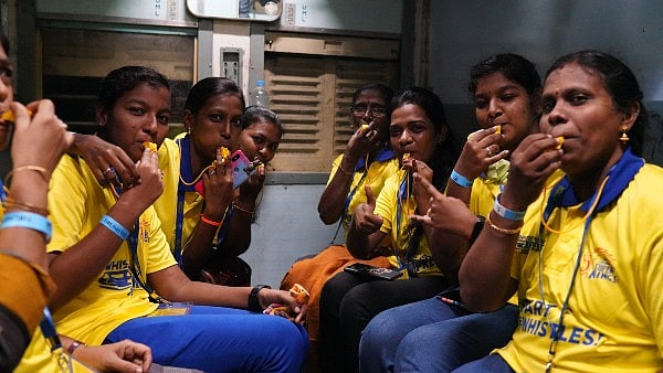 சிஎஸ்கே அணி ரசிகர்கள்