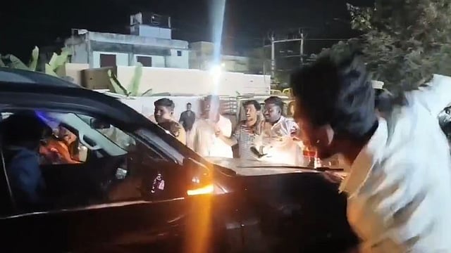 தவெகவினரை முற்றுகையிட்ட நாம் தமிழர் கட்சியினர்