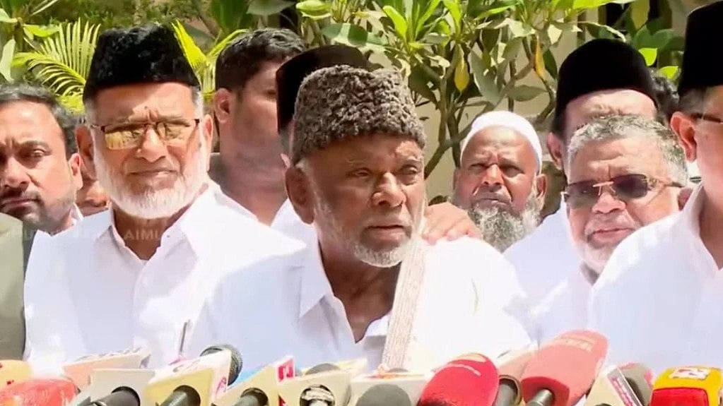 திமுக - ஐ.யூ.எம்.எல் பேச்சு வார்த்தை நிறைவு.. செய்தியாளர் சந்திப்பில் காதர் மொகிதீன் மயக்கம்!