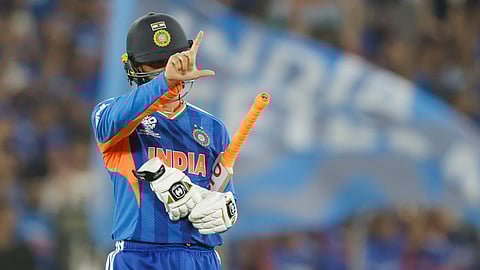 இந்தியா - நியூசிலாந்து இறுதிப்போட்டியில் 18 பந்தில் அரைசதமடித்த அபிஷேக் சர்மா