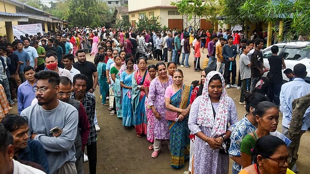 people waiting to cast vote
