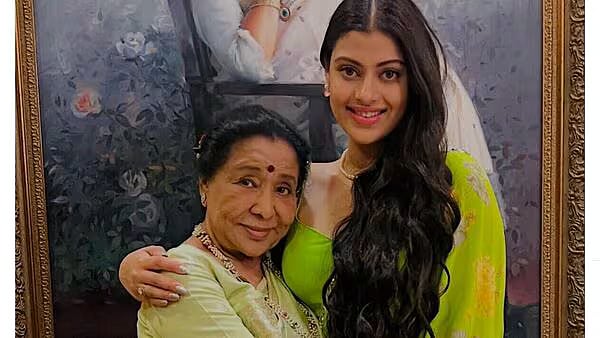 Asha Bhosle with granddaughter Zanai