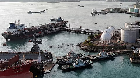 Chinese ship sails through US Hormuz blockad