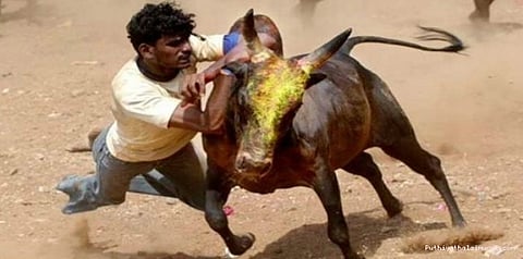 திருநங்கைகள் நடத்திய ஒப்பாரி போராட்டம்