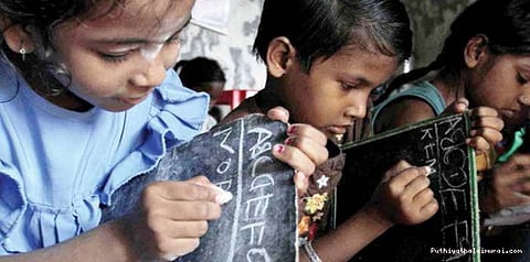 2ம் வகுப்புப் பாடத்தைப் படிக்க முடியாத  8ம் வகுப்பு மாணவர்கள்