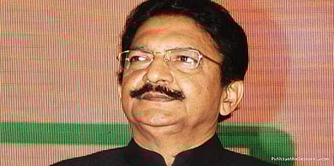 கண்ணாடி வழியே ஜெயலலிதாவை பார்த்தார் ஆளுநர்: ரிச்சர்ட் பீலே