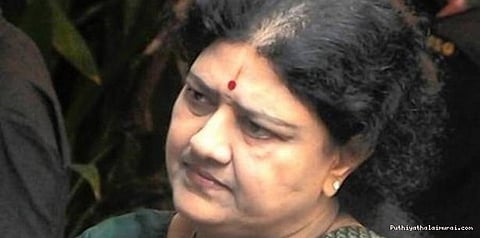 சசிகலா மீது டிஜிபியிடம் புகார் மனு