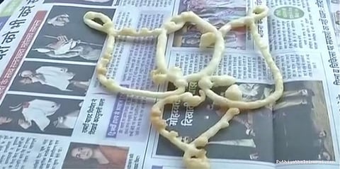 தாமரை வடிவில் ஜிலேபி: உ.பி. பாஜக ஆதரவாளரின் புதிய உத்தி