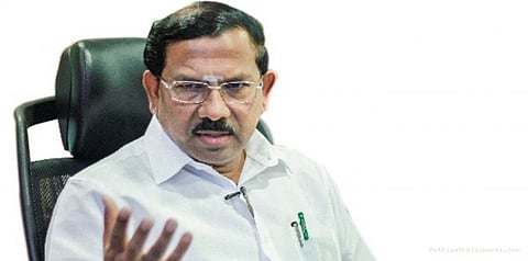 கூவத்தூர் சென்ற மாஃபா பாண்டியராஜன் தடுத்து நிறுத்தம்