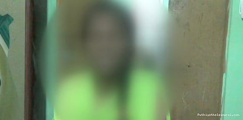 பேஸ்புக் பழக்கம், தியேட்டரில் கல்யாணம்: எஸ்கேப் கணவனை தேடுது போலீஸ்