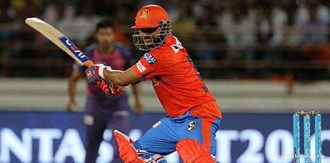 அள்ளினார் டை: அசத்தியது குஜராத்