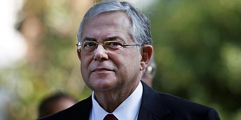 வெடித்தது கடித குண்டு: முன்னாள் பிரதமர் காயம்!