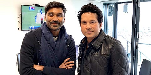 மழை கேப்பில் சச்சினை சந்தித்த தனுஷ்!