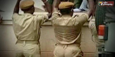 இன்ஸ்பெக்டர்களுக்கு முட்டி போடும் தண்டனை