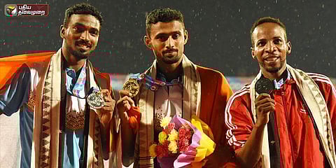 'ஒரே நாளில் 4 தங்கப்பதக்கம் வென்ற இந்திய   வீரர்கள்'