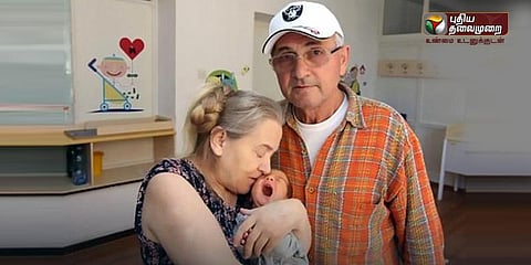 60 வயதில் அம்மாவான பெண்