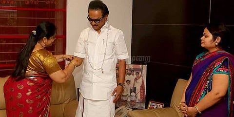 ஸ்டாலினுக்கு ராக்கி கயிறு கட்டிய ஜெயின் பெண்கள்