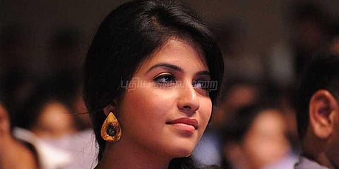 143 கேரக்டர்கள் நடிக்கும் படத்தில் அஞ்சலி!