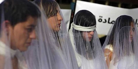 லெபனானில் பெண்கள் மணக்கோலத்தில் போராட்டம்