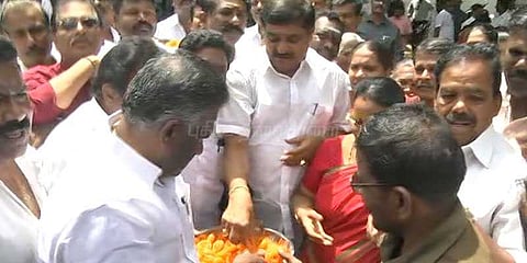 முதல்வர் அறிவிப்புக்கு பட்டாசு வெடித்து கொண்டாடிய தொண்டர்கள்.