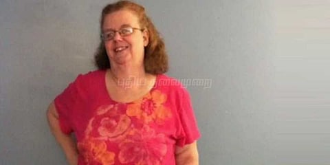 நீச்சல் குளத்தில் சிக்கிய பெண்ணை காப்பாற்றிய பேஸ்புக் நண்பர்கள்!