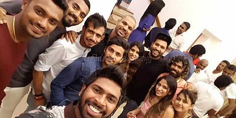 இலங்கை வீரர் மலிங்கா வீட்டில் வெற்றியை கொண்டாடிய இந்திய அணி வீரர்கள்!