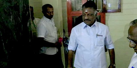 காளியம்மன் கோயிலில் ஓபிஎஸ் சாமி தரிசனம்