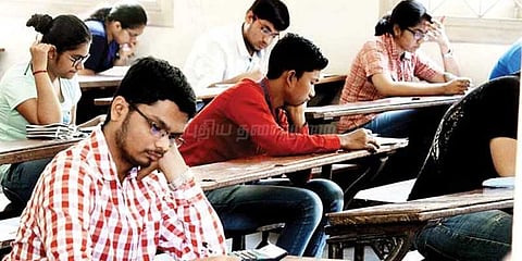 மாணவர்கள் காப்பியடித்தால் கல்லூரிகளுக்கு ரூ.50,000 அபராதம் - சென்னை பல்கலை. அதிரடி