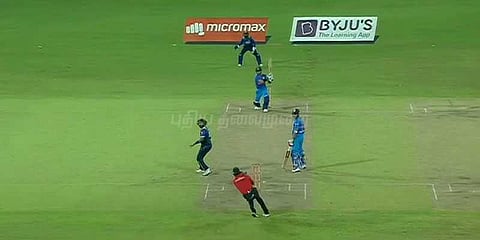 கோலி வேகத்தில் தடுமாறி சரிந்த நடுவர்!