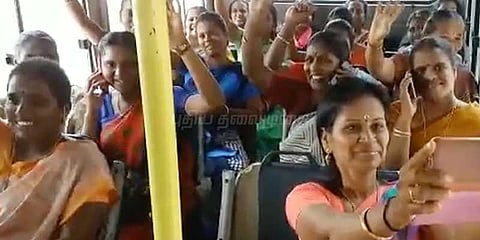 “நாங்களும் ஜெயிலுக்கு போறோம்ல”... செல்ஃபி எடுத்து மகிழ்ந்த போராட்டக்காரர்கள்