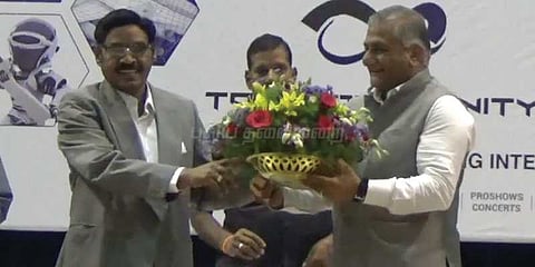 எஸ்.ஆர்.எம் பல்கலையில் ஆரூஷ் 17 நிகழ்ச்சி: பாரிவேந்தர், வி.கே.சிங் தொடங்கி வைத்தனர்