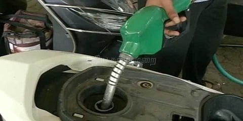 பெட்ரோல், டீசல் விலை தீபாவளியின்போது குறையும்: அமைச்சர் தர்மேந்திர பிரதான்