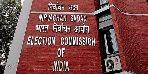 இரட்டை இலை சின்னம் யாருக்கு?: விசாரணை தேதி மாற்றம்