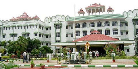 இரட்டை இலை விவகாரம்: கூடுதல் அவகாசம் கோரி தினகரன் நீதிமன்றத்தில் மனு