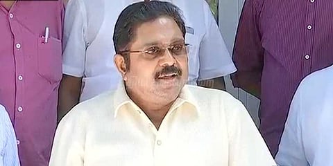 விசாரணையை ஒத்திவைக்க வேண்டும்: உச்சநீதிமன்றத்தில் டிடிவி தரப்பு முறையீடு