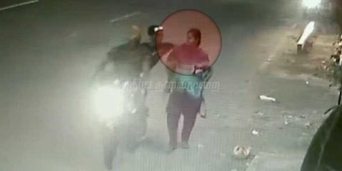 பெண்ணிடம் நகை பறித்த இளைஞர் கைது